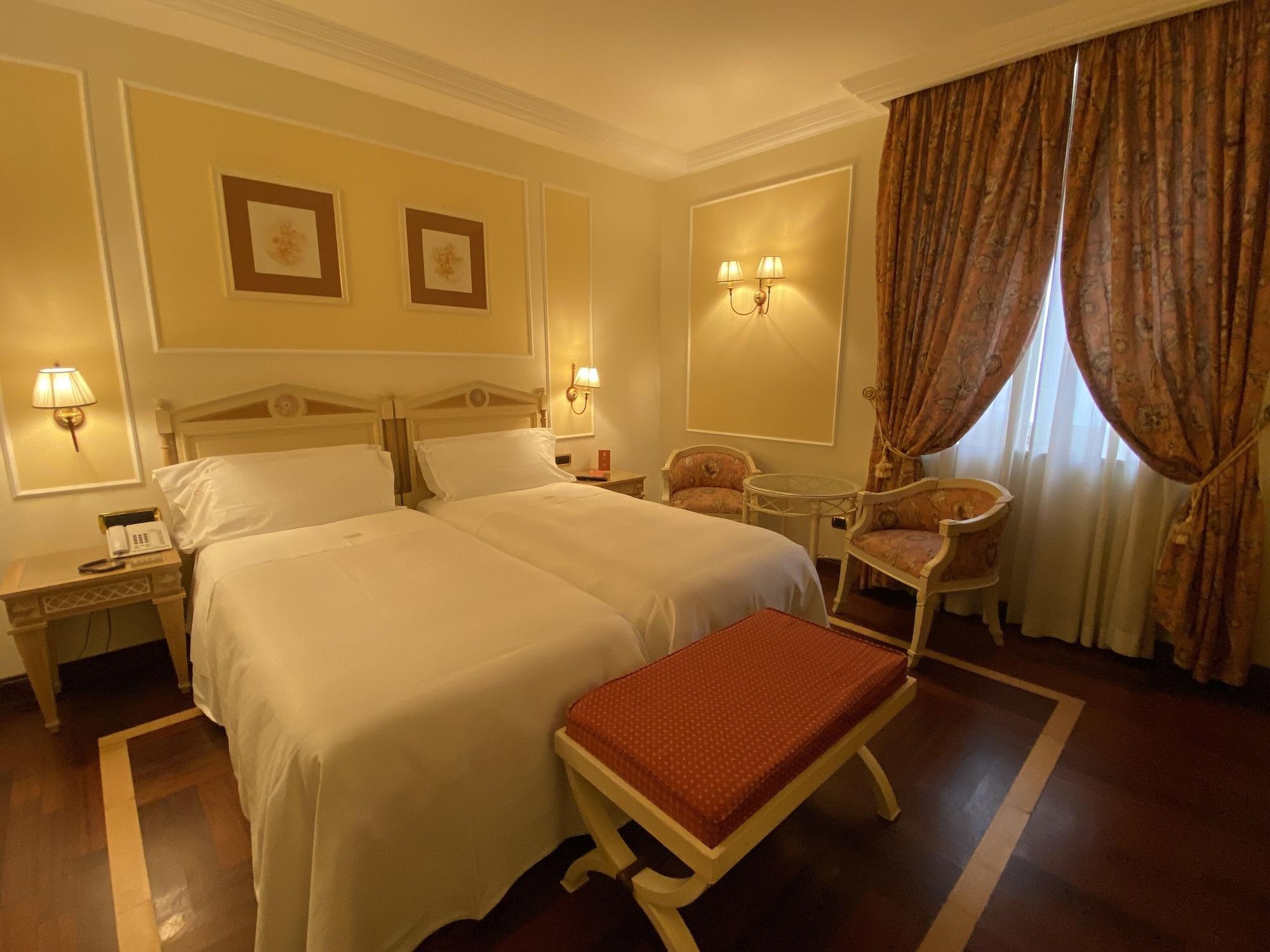Palazzo Alabardieri Napoli Bagian luar foto