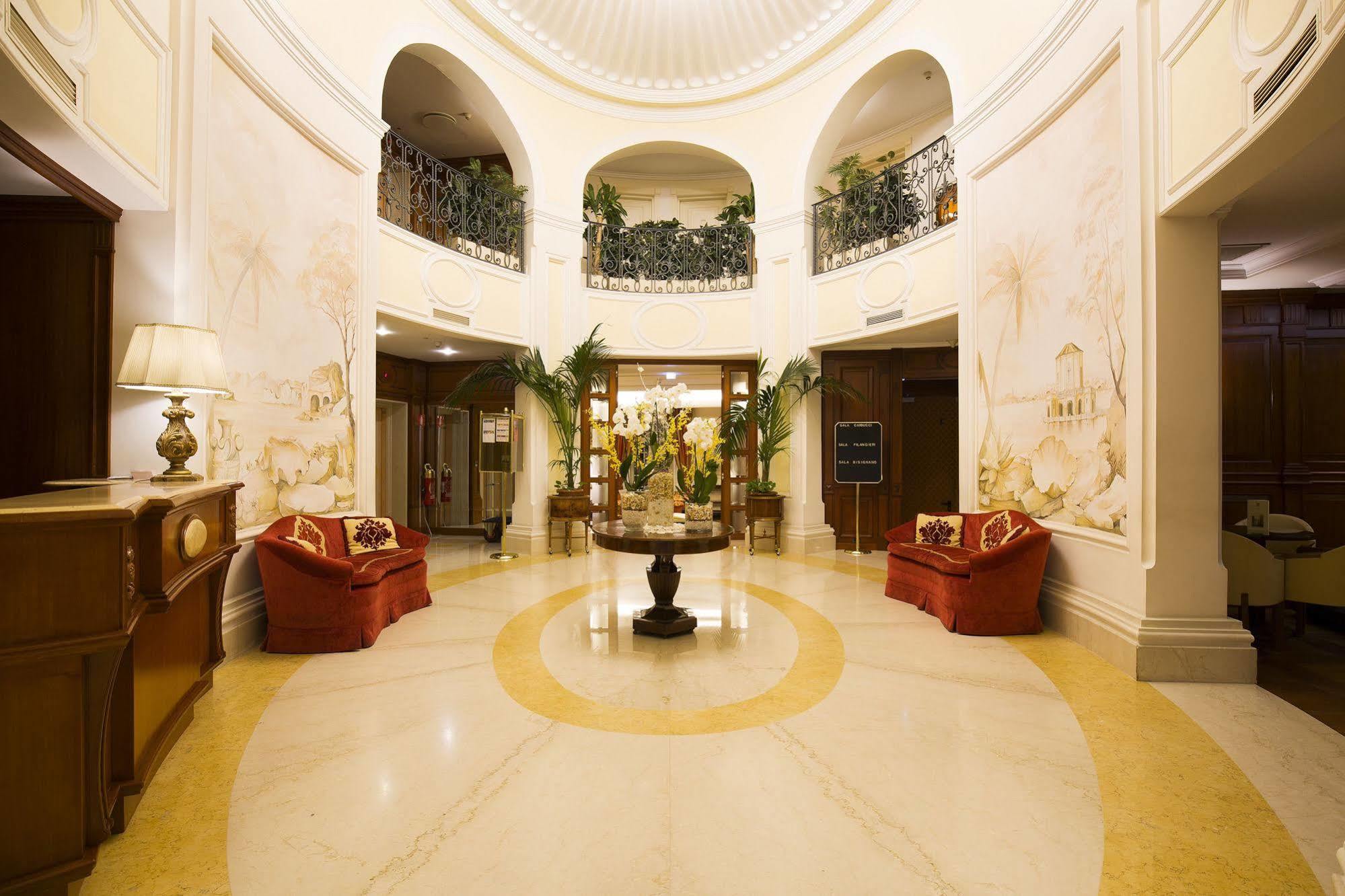 Palazzo Alabardieri Napoli Bagian luar foto